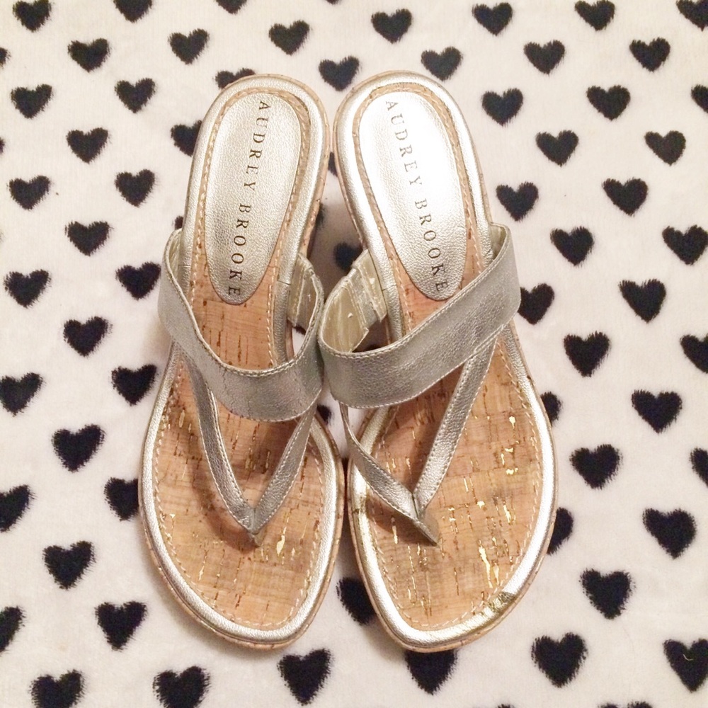 Aubrey Brooke Gold Wedges Size 6